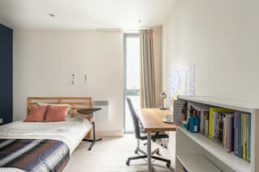 Spacious Air-Conditioned Double Room with Workspace